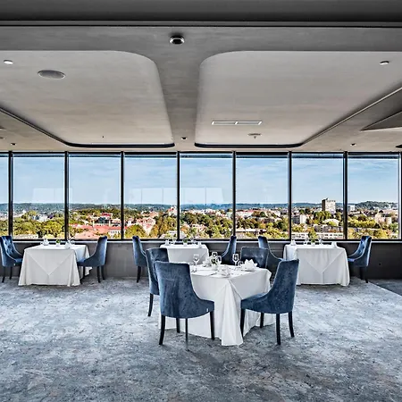 Park Plaza Hotel, Restaurant & Terrace, Panorama Bar, Conference & Banquet Center 4*