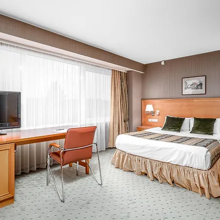 Park Plaza Hotel, Restaurant & Terrace, Panorama Bar, Conference & Banquet Center Szálloda