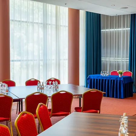 Park Plaza Hotel, Restaurant & Terrace, Panorama Bar, Conference & Banquet Center Szálloda