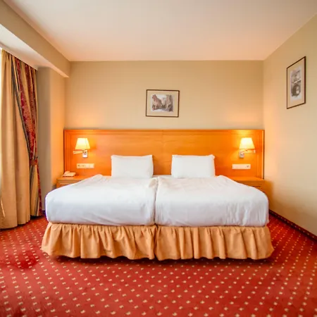 Szálloda Park Plaza Hotel, Restaurant & Terrace, Panorama Bar, Conference & Banquet Center 4*