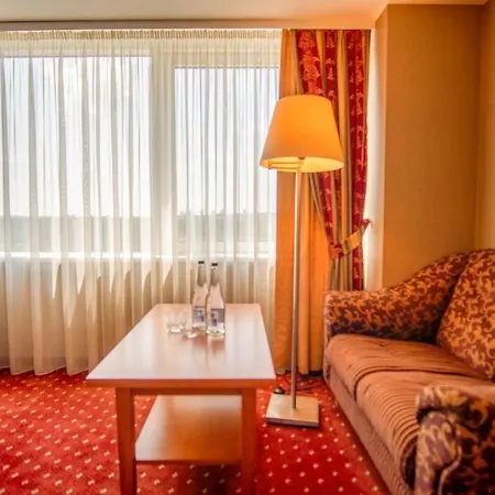 Park Plaza Hotel, Restaurant & Terrace, Panorama Bar, Conference & Banquet Center 4*