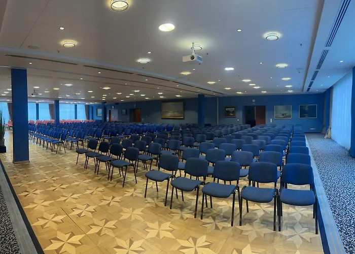 Park Plaza & Spa, Restaurant, Panorama Bar, Conference & Banquet Center Ξενοδοχείο 4*
