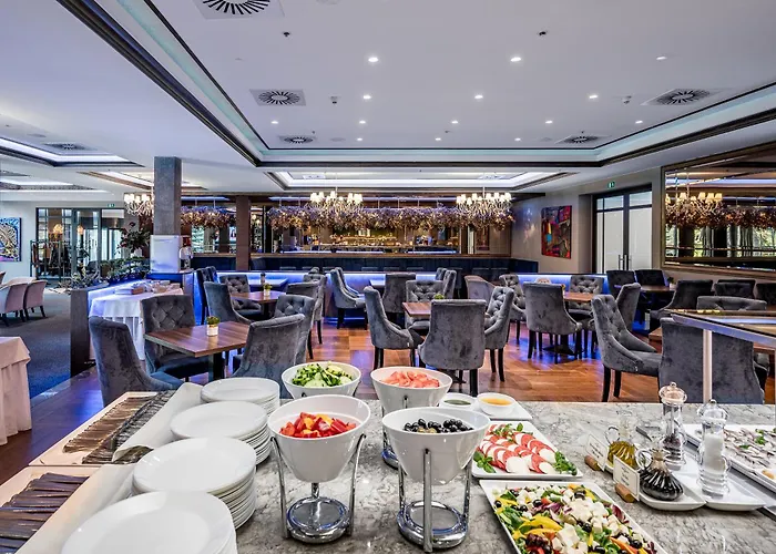 Hotel Park Plaza & Spa, Restaurant, Panorama Bar, Conference & Banquet Center Vilnius