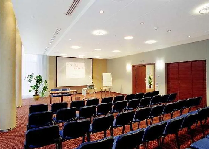 Park Plaza & Spa, Restaurant, Panorama Bar, Conference & Banquet Center Ξενοδοχείο 4*