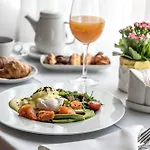 Park Plaza & Spa, Restaurant, Panorama Bar, Conference & Banquet Center ホテル 4*