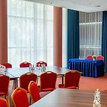 Park Plaza & Spa, Restaurant, Panorama Bar, Conference & Banquet Center ホテル