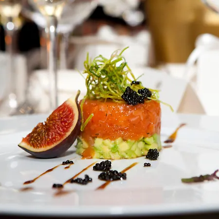 Park Plaza Hotel, Restaurant & Terrace, Panorama Bar, Conference & Banquet Center Hotel 4*