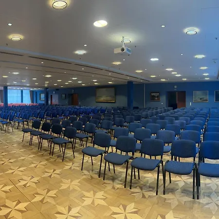 Park Plaza Hotel, Restaurant & Terrace, Panorama Bar, Conference & Banquet Center Hotel 4*