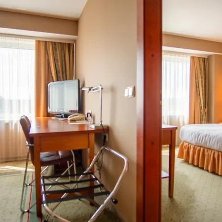 Hotel Park Plaza Hotel, Restaurant & Terrace, Panorama Bar, Conference & Banquet Center Vilnius