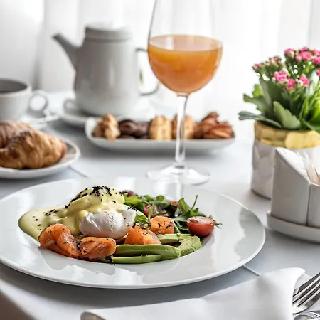 Park Plaza & Spa, Restaurant, Panorama Bar, Conference & Banquet Center فندق 4*