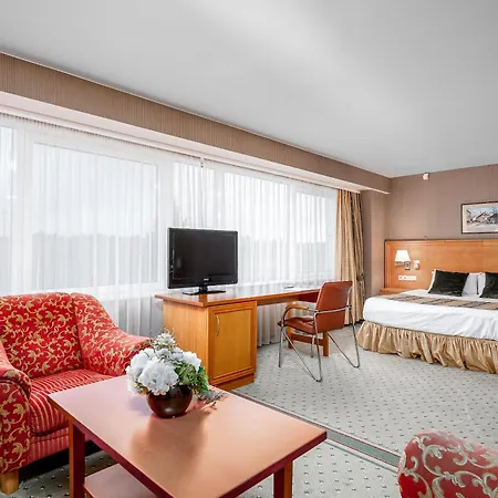 Park Plaza Hotel, Restaurant & Terrace, Panorama Bar, Conference & Banquet Center Hotel 4*