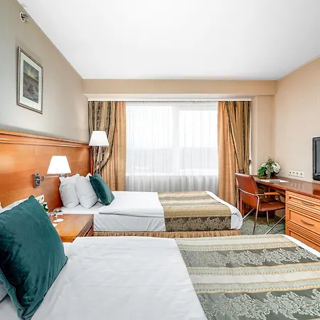 Hotel Park Plaza Hotel, Restaurant & Terrace, Panorama Bar, Conference & Banquet Center Vilnius