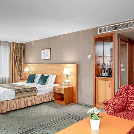 Park Plaza Hotel, Restaurant & Terrace, Panorama Bar, Conference & Banquet Center Hotel 4*