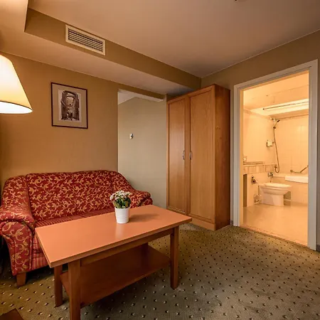 Hotel Park Plaza Hotel, Restaurant & Terrace, Panorama Bar, Conference & Banquet Center 4*