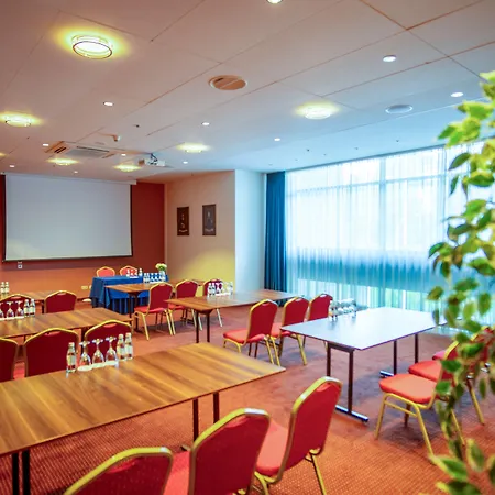 Park Plaza Hotel, Restaurant & Terrace, Panorama Bar, Conference & Banquet Center 4*