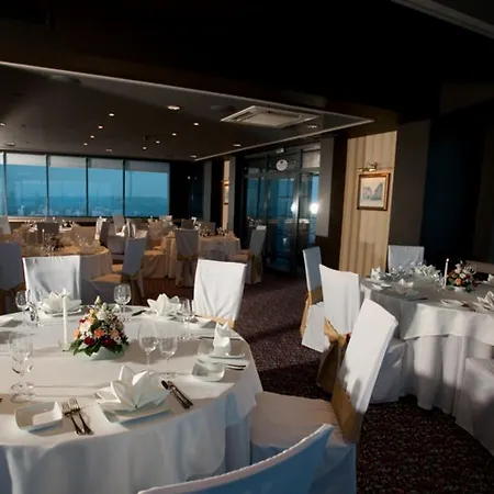 Park Plaza Hotel, Restaurant & Terrace, Panorama Bar, Conference & Banquet Center Viešbutis