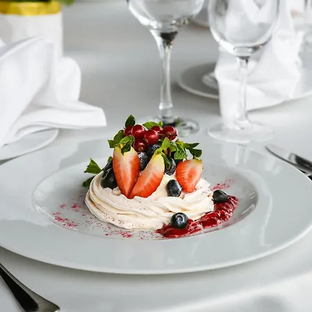 Park Plaza Hotel, Restaurant & Terrace, Panorama Bar, Conference & Banquet Center 4*