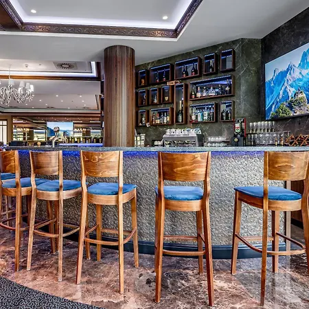 Hotell Park Plaza & Spa, Restaurant, Panorama Bar, Conference & Banquet Center 4*