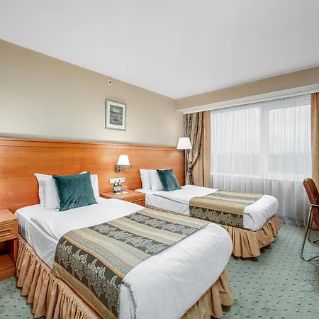 Park Plaza Hotel, Restaurant & Terrace, Panorama Bar, Conference & Banquet Center 4*