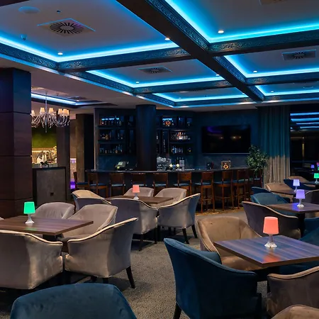 酒店 Park Plaza Hotel, Restaurant & Terrace, Panorama Bar, Conference & Banquet Center