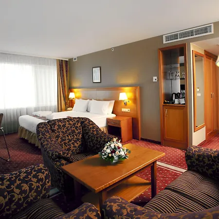 Park Plaza Hotel, Restaurant & Terrace, Panorama Bar, Conference & Banquet Center 酒店 4*